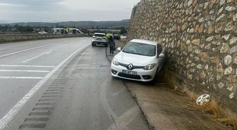 Amasya’da otomobil istinat duvarına çarptı; 6 yaralı
