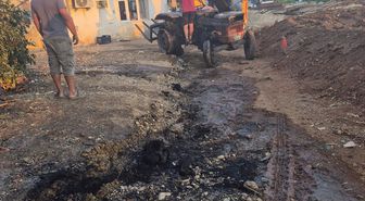 Serik'te park halindeki traktör yandı