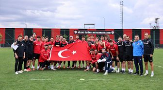 Arca Çorum FK, Beşiktaş Maçı Öncesi Zafer Bayramı'nı Kutladı ve İstanbul'a Gitti