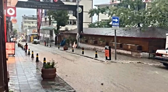 Artvin'de Sağanak Hayatı Felç Etti