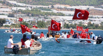 Bozyazı'da 30 Ağustos Zafer Bayramı Denizde Kutlandı