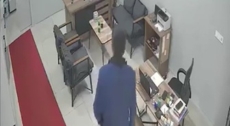 Bursa'da Beyaz Eşya Tamirhanesinde Telefon Hırsızlığı Kamerada