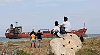 Dron saldırısına uğrayan tanker Samsun'da karaya oturdu