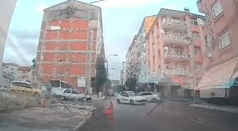 Elazığ’da iki otomobil çarpıştı: Kaza anı kamerada