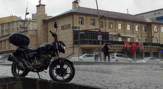 Erzurum'da Ani Dolu ve Sağanak Hayatı Olumsuz Etkiledi