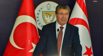 KKTC Başbakanı Ünal Üstel, Girne'deki gemi faciasında kurtarma çalışmalarını yerinde takip etti