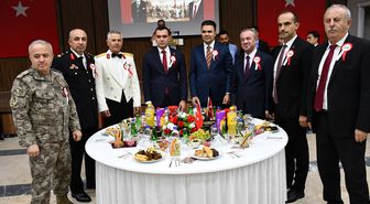 Hakkari'de Zafer Bayramı Resepsiyonu: Birlik ve Beraberlik Mesajları