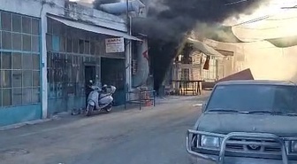 Kapalı durumdaki cila boya atölyesinde yangın