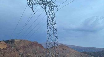 Kemaliye'de Fırtına 8 Köyde Elektrik Kesintisine Yol Açtı