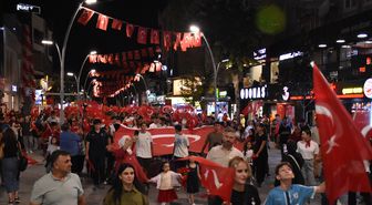 Sakarya ve Zonguldak'ta Zafer Bayramı coşkusu fener alaylarıyla yaşandı
