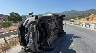 Söke'de Kamyonet Devrildi: Sürücü Yaralandı
