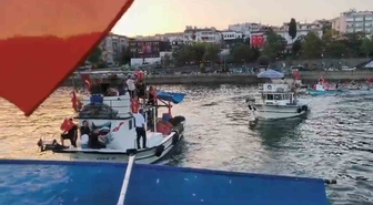 Balıkçılardan Denizde Zafer Konvoyu