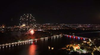 Edirne'de 30 Ağustos Zafer Bayramı Coşkusu: Meriç Nehri Üzerinde Havai Fişek Gösterisi