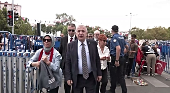 Özdağ'dan Anıtkabir'de 30 Ağustos ziyareti