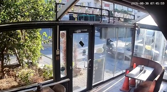 Ümraniye'de Motosiklet ile Otomobil Çarpıştı: Sürücü Yaralandı