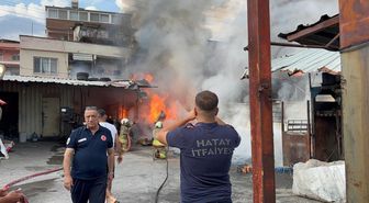 Hatay'da Plastik Atölyesinde Yangın Kontrol Altına Alındı