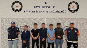 Bayburt'ta Göçmen Kaçakçılığı Operasyonu: 5 Göçmen Yakalandı, 2 Şüpheli Gözaltında