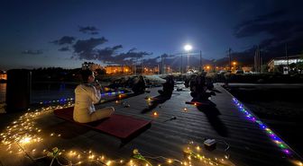 Van Gölü'nde Dolunay Eşliğinde Yoga