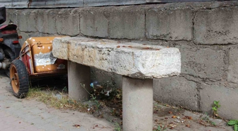 Sivas'ta Kaldırımda 55 Yıllık Musalla Taşı