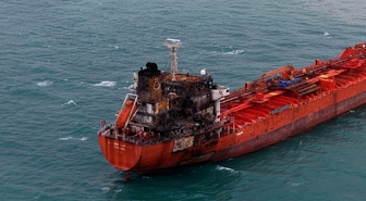 Alaçam'da karaya oturan tanker römorkörle kaldırılacak