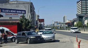 Elazığ'da İki Otomobil Çarpıştı: 1 Yaralı