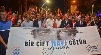 Gelibolu'da Zafer Bayramı Fener Alayı Coşkusu