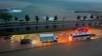 Giresun'da sağanak sahil yolunu su altında bıraktı