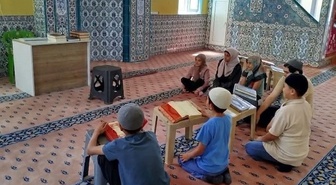 Saklar Köyü'nde Yaz Kur'an Kursu Kapanış Programı Coşkuyla Gerçekleştirildi