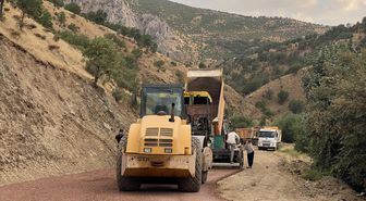 Hizan'da köy yolu çalışmaları sürüyor