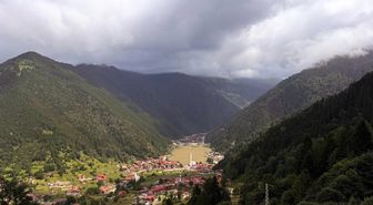 Uzungöl Yoğun Yağışlar Sonrası Kahverengine Büründü