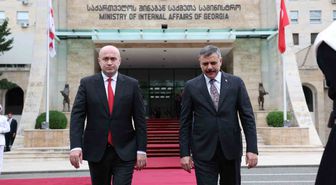 Bakan Çiftçi Gürcistan'da Anıta Çelenk Bıraktı