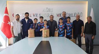 Ağrı Badminton Takımı Türkiye Üçüncülüğüyle Gururlandırdı