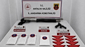 Antalya'da Uyuşturucu Operasyonu: 4 Gözaltı