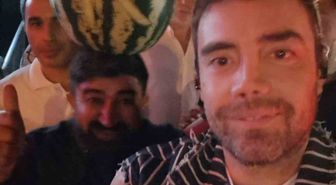Karpuzlu Mustafa, Murat Dalkılıç ile Poz Verirken Karpuzunu İndirmedi
