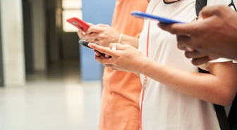 Polonya'da İlkokullarda Telefon Kullanımı Yasaklandı