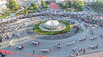 Sivas'ta 1058 Kişi Aynı Anda Halay Çekti