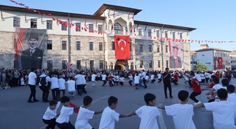 Sivas'ta 1058 Kişiyle Rekor Halay