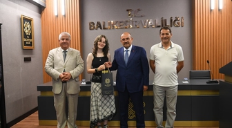 Vali Ustaoğlu'ndan öğrencilere 'gurur tablosu' övgüsü