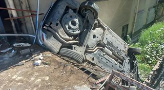 Altındağ'da Kaza: Otomobil Bahçeye Düştü, 1 Yaralı