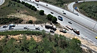 Eyüpsultan'da Hafriyat Kamyonu Devrildi: 1 Yaralı