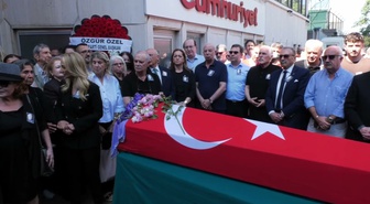 Şükran Soner İçin Cumhuriyet Gazetesi'nde Tören: 'Annem Demokratik Bir Ülkede Ölemedi'