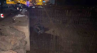 Bartın'da Otomobil İnşaat Çukuruna Uçtu