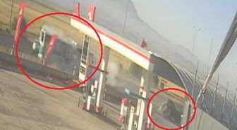 Kayseri'de Minibüs Halk Otobüsüne Çarptı: 3 Yaralı, Kaza Anı Kamerada