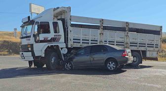 Yozgat'ta Kamyon-Otomobil Çarpışması: 1 Yaralı