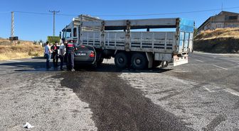 Yozgat'ta kamyon-otomobil çarpışması: 1 yaralı