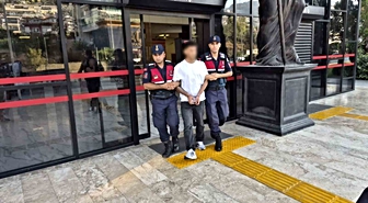 Alanya'da polise silah doğrultan 3 şüpheliden 1'i tutuklandı
