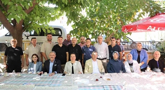 Buldan'da AK Parti'ye 15 Yeni Katılım, Üzüm Üreticisinin Sorunu Bakana İletildi