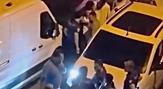 Bayrampaşa'da Polis Kovalaması: 'Dur' İhtarına Uymayan Sürücü Park Halindeki Araca Çarptı