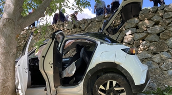 Hizan'da Otomobil Bahçeye Devrildi: 8 Yaralı
