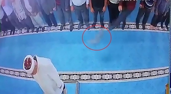 Camide Kediye Tekme Atan Şahıs Gözaltında